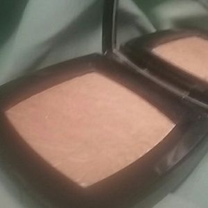 Chanel illuminating powder with shimmer